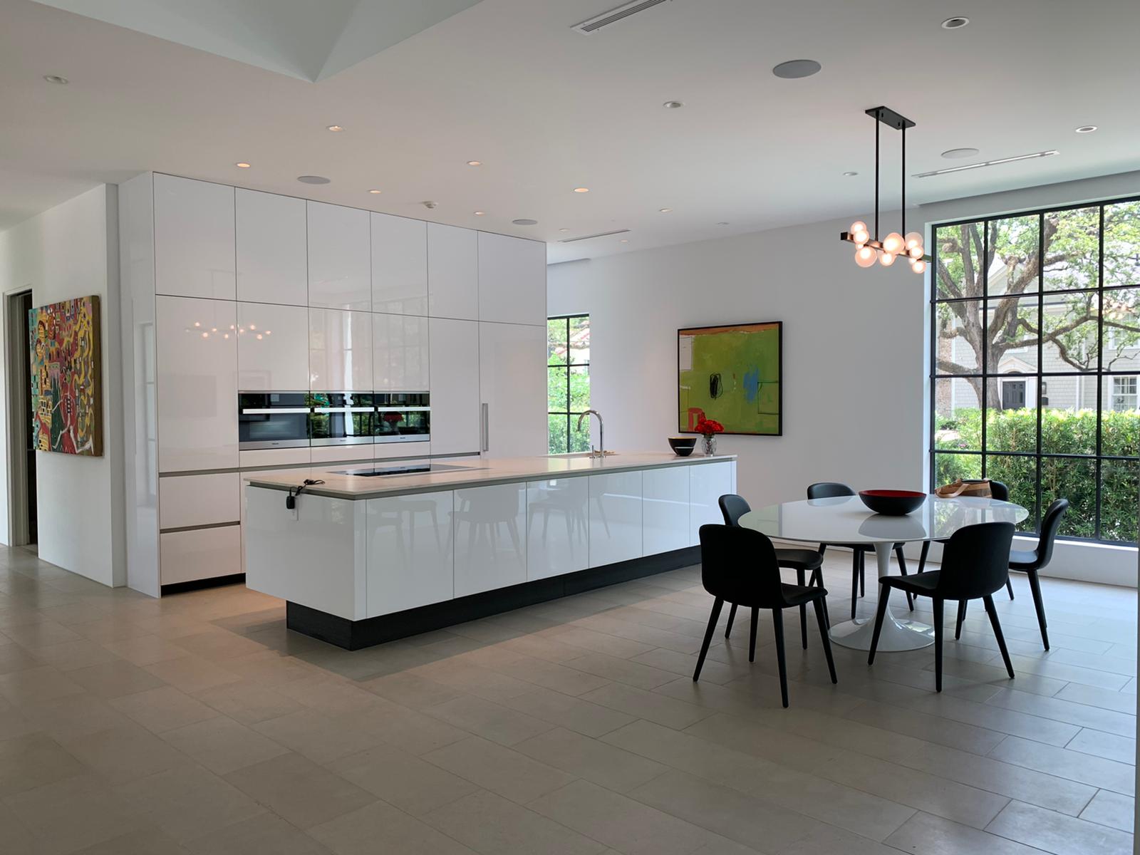 Elegant River Oak kitchen | Design by Spazio Interni